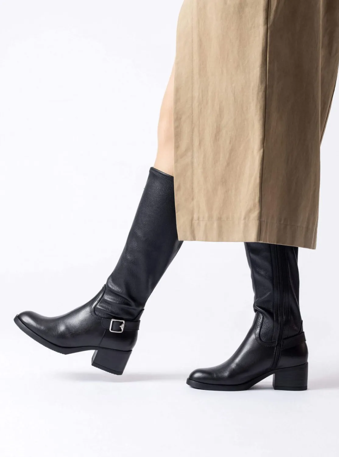 bota_alta_elstica_piel_ne_1.webp Bota alta elástica piel negro | WONDERS Discount