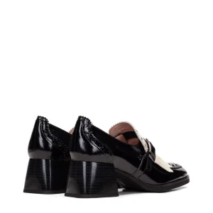 Mocasín flecos piel charol negro | HISPANITAS New